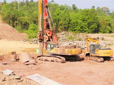 破土動工始于足下，三通一平工程順利 