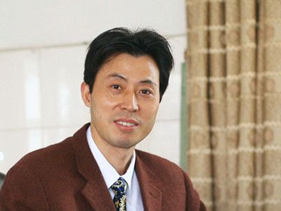 余勝倉(cāng)：遠(yuǎn)恒佳教育集團(tuán)中小學(xué)管理中心主任、研究院副院長(zhǎng)