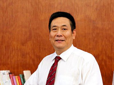 畢國軍：教育學(xué)博士、深圳市名校長