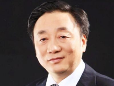 張勇：重慶市民辦教育協(xié)會(huì)理事，國(guó)務(wù)院政府津貼獲得者，中學(xué)物理研究員（正高級(jí)）