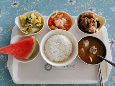 美好學(xué)校|湖畔餐廳，請(qǐng)你低調(diào)一點(diǎn)好么？