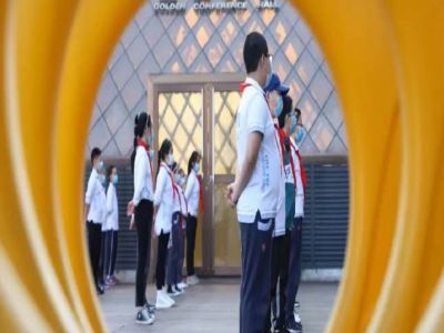 一米之外—— 隔離病毒，不隔離愛