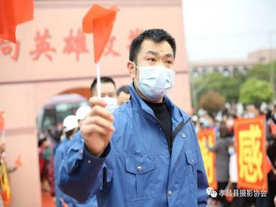榜樣的力量2：逆行“請戰(zhàn)”湖北，妻子為他點贊！