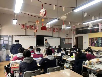 太贊了！遠(yuǎn)恒佳600 +優(yōu)秀校友余樂(lè)返校，手把手教高三學(xué)子沖刺大招