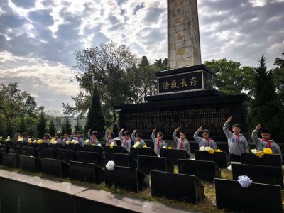 清明祭英烈·哀思敬忠魂——記重慶市遠(yuǎn)恒佳學(xué)校義教部“行走的思政課”